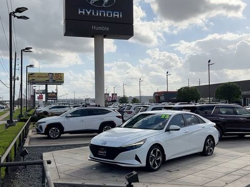 Used 2023 Hyundai Elantra SEL w/ Convenience Package image 39