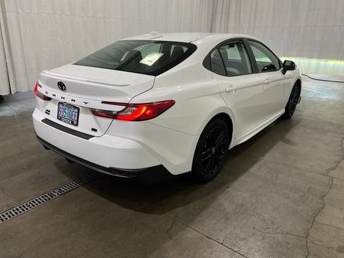 Used 2025 Toyota Camry SE w/ Convenience Package AWD/4WD image 4