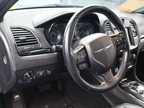 Used 2018 Chrysler 300 S w/ 300S Premium Group RWD image 17