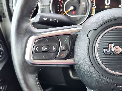 Used 2019 Jeep Wrangler Unlimited Sahara image 17