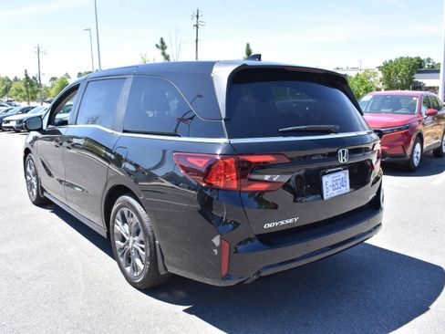 New 2026 Honda Odyssey Touring image 7
