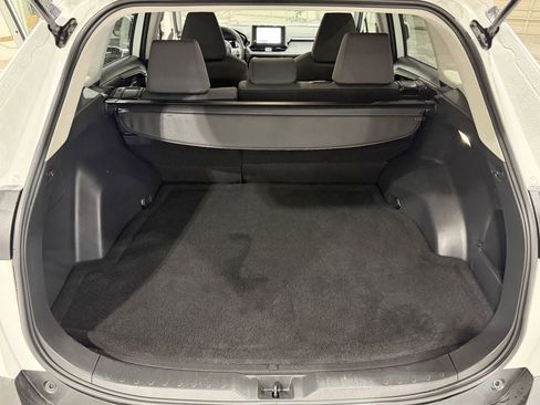Used 2025 Toyota RAV4 XLE FWD image 30