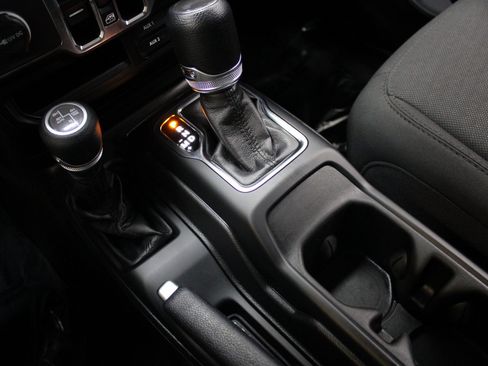 Used 2023 Jeep Wrangler Unlimited image 37