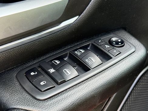 Used 2019 RAM 1500 Big Horn AWD/4WD image 18