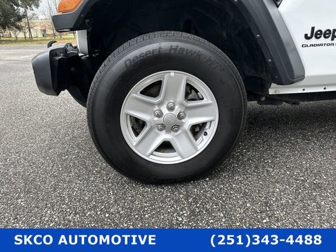 Used 2023 Jeep Gladiator Sport image 9