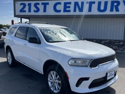 Used 2024 Dodge Durango SXT image 2