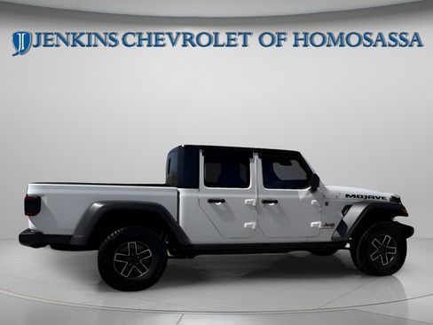 Used 2025 Jeep Gladiator Mojave w/ Convenience Group AWD/4WD image 3