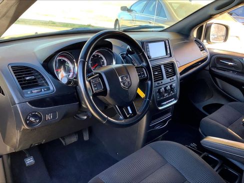 Used 2020 Dodge Grand Caravan SE image 17