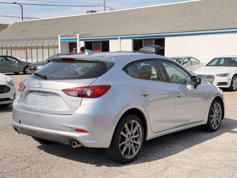 Used 2018 MAZDA MAZDA3 Touring image 5