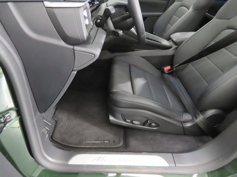 Certified 2025 Porsche Macan 4S Electric AWD/4WD image 41