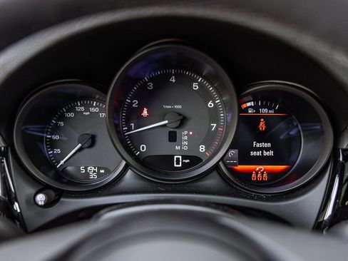 Certified 2025 Porsche Macan image 30