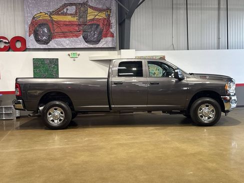 Used 2024 RAM 2500 Tradesman w/ Chrome Appearance Group AWD/4WD image 3