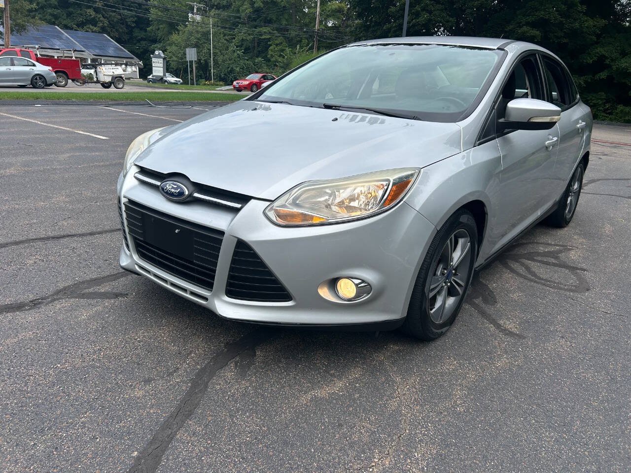 Used 2014 Ford Focus SE w/ SE Sport Package FWD image 1