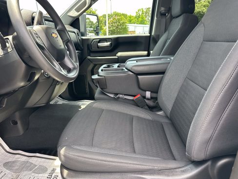 Used 2024 Chevrolet Silverado 2500 Custom w/ Custom Value Package AWD/4WD image 9