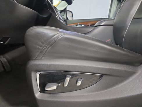 Used 2020 Cadillac Escalade Luxury image 34