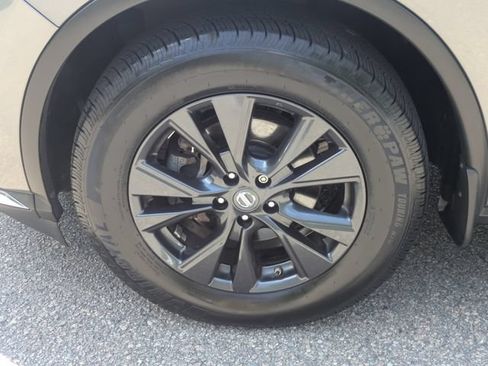 Used 2017 Nissan Murano SV w/ Premium Plus Package AWD/4WD image 14