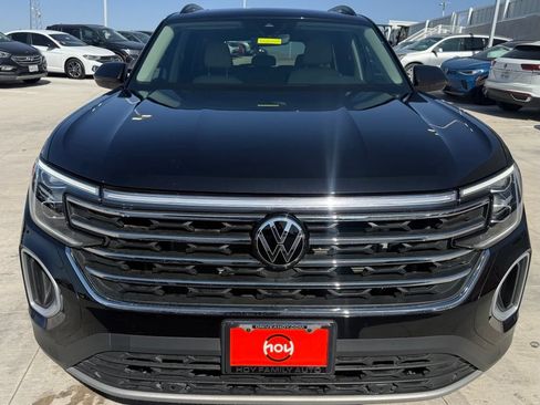 Used 2024 Volkswagen Atlas SE w/ Panoramic Sunroof Package FWD image 4