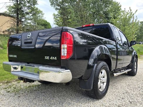 Used 2010 Nissan Frontier SE w/ SE Value Truck Pkg AWD/4WD image 10
