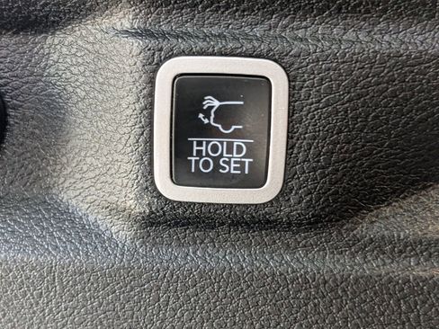 Used 2025 Jeep Grand Cherokee L Laredo w/ Luxury Tech Group I RWD image 14