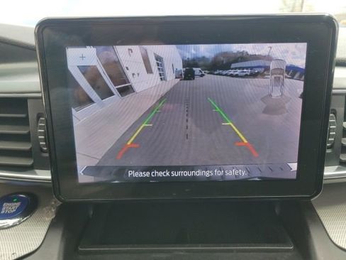 Used 2020 Ford Explorer XLT w/ Equipment Group 202A AWD/4WD image 32