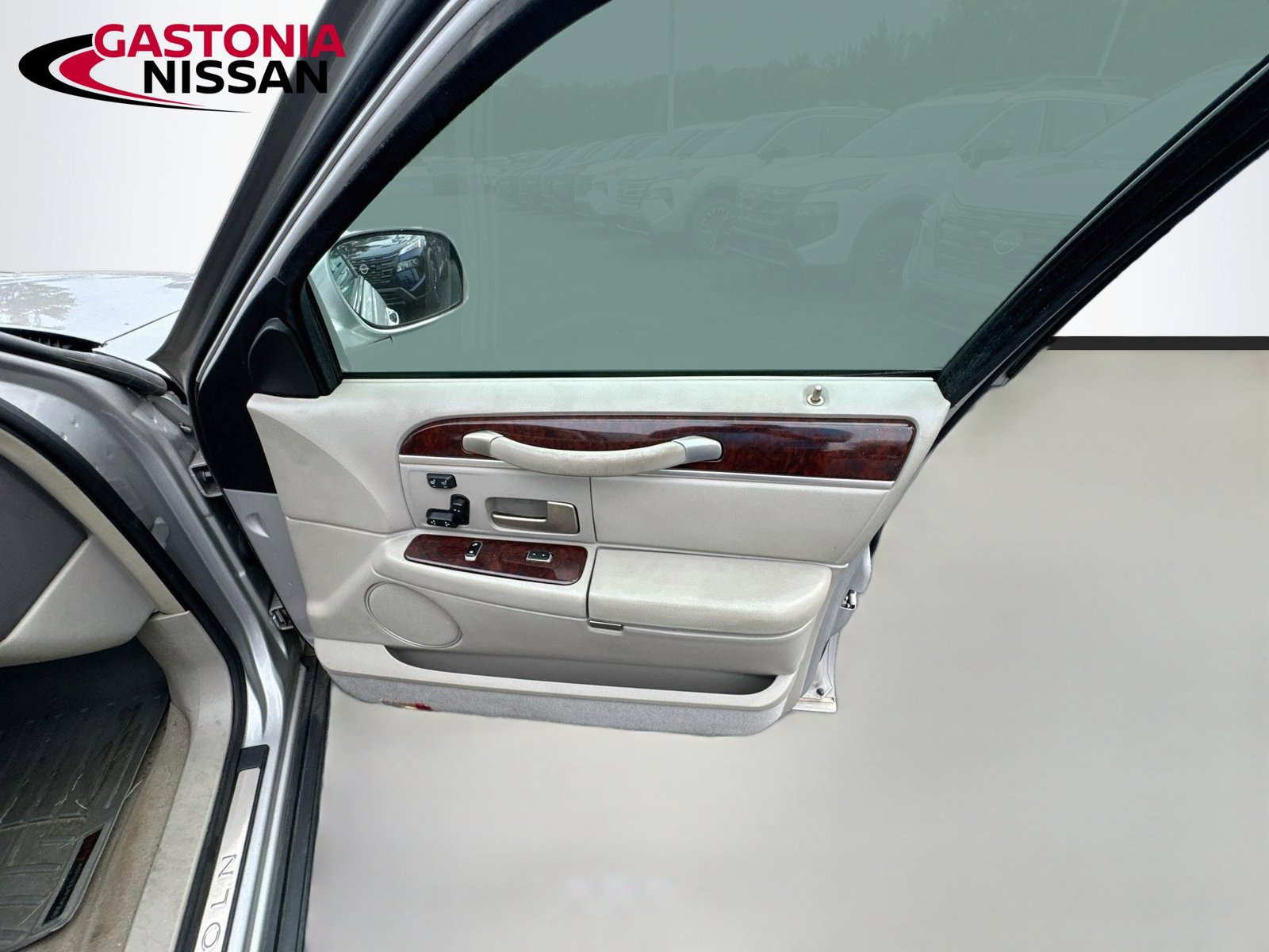Used 2008 Lincoln Town Car Signature Limited RWD image 30