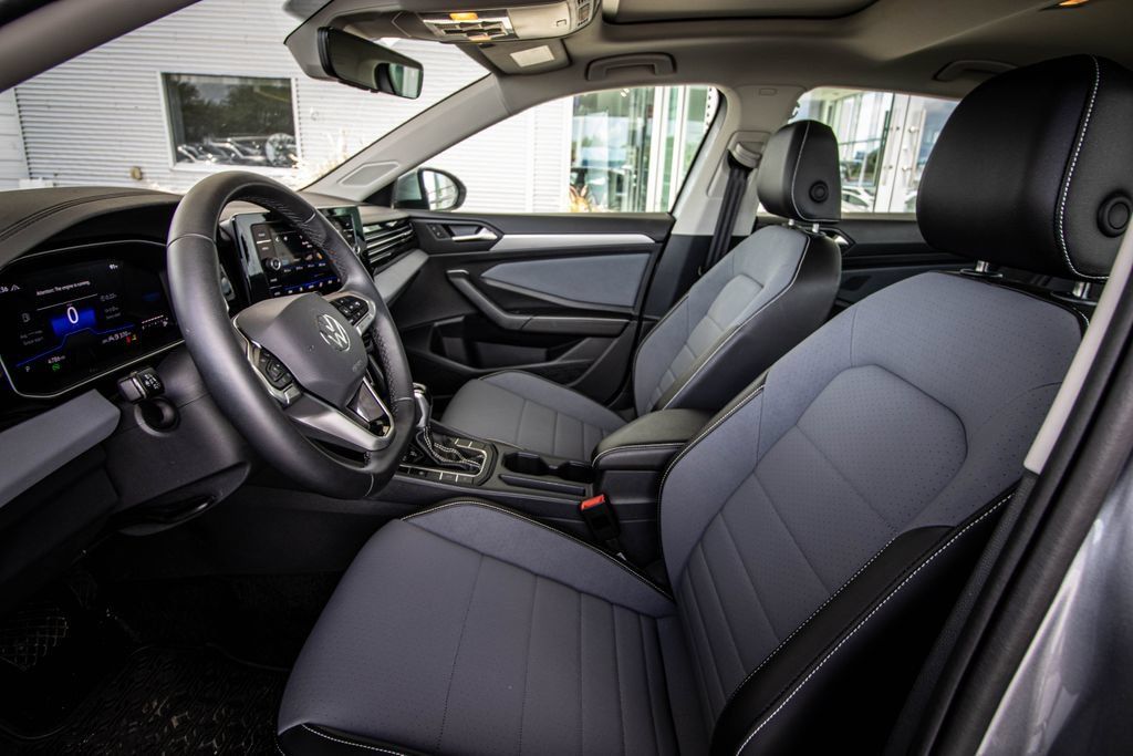 Certified 2026 Volkswagen Jetta SE FWD image 23