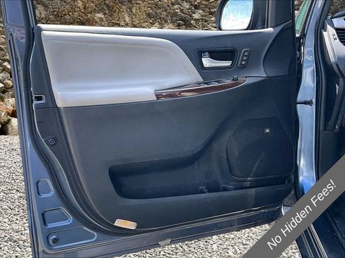 Used 2017 Toyota Sienna Limited Premium AWD/4WD image 19