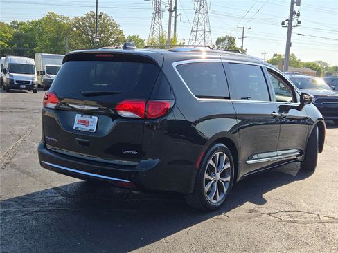Certified 2018 Chrysler Pacifica Limited image 11