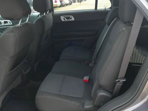 Used 2014 Ford Explorer XLT w/ Equipment Group 201A AWD/4WD image 9