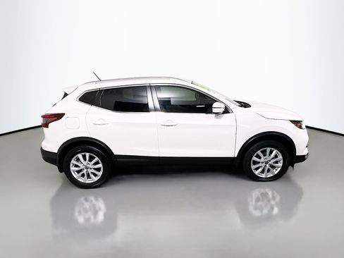 Used 2022 Nissan Rogue Sport SV image 3