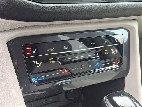 Used 2022 Volkswagen Tiguan SE image 15