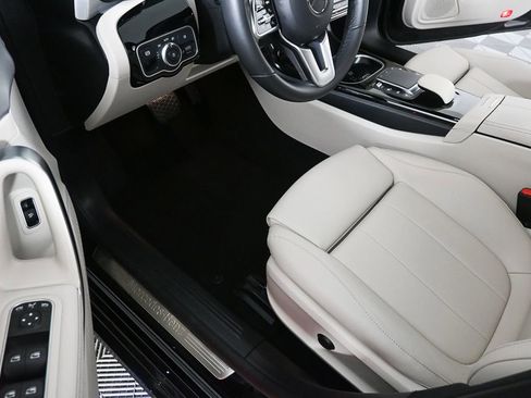 Used 2023 Mercedes-Benz CLA 250 image 7