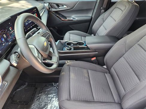 Used 2026 Chevrolet Equinox LT FWD image 3