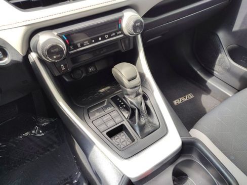 Used 2019 Toyota RAV4 XLE AWD/4WD image 14