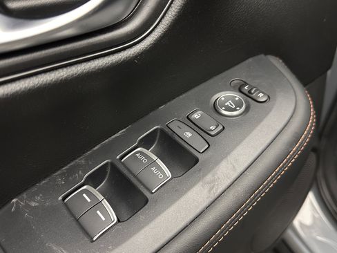Used 2025 Honda HR-V Sport image 11