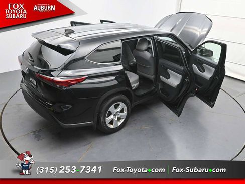 Used 2023 Toyota Highlander LE AWD/4WD image 36