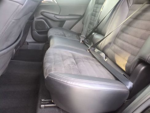 Used 2022 Mitsubishi Outlander SE FWD image 15