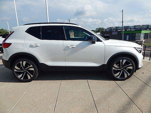 New 2026 Volvo XC40 B5 Ultra w/ Climate Package AWD/4WD image 7
