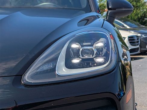 Used 2023 Porsche Cayenne Platinum Edition image 31