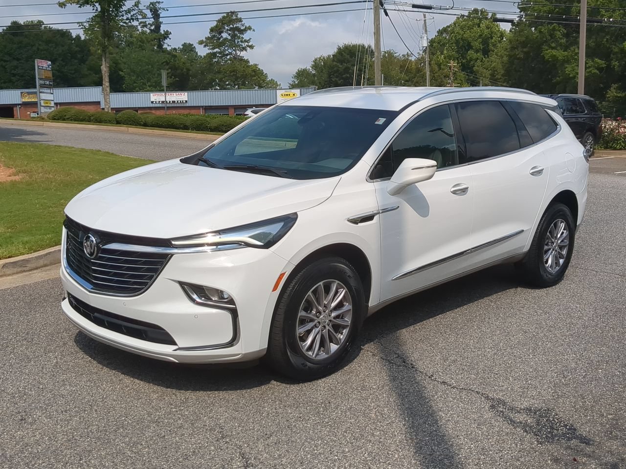 Used 2024 Buick Enclave Essence w/ Trailering Package, 5000 lbs. FWD image 4