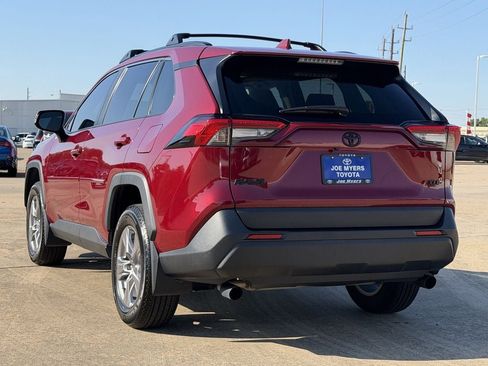 Used 2025 Toyota RAV4 XLE w/ Convenience Package FWD image 7