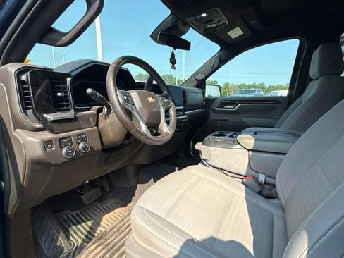 Used 2022 Chevrolet Silverado 1500 LT w/ Safety Package AWD/4WD image 12