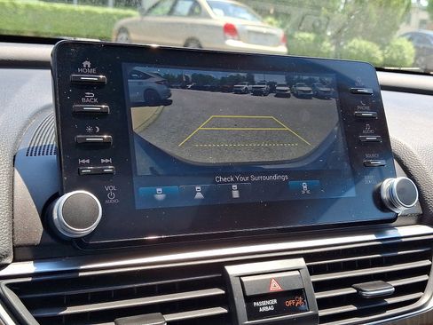 Used 2018 Honda Accord Touring image 19