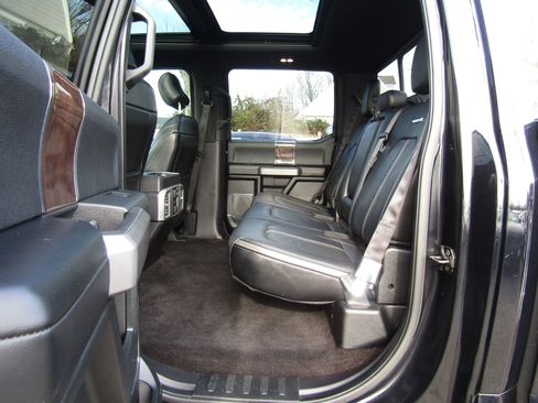 Used 2016 Ford F150 Platinum w/ Equipment Group 701A Luxury image 15