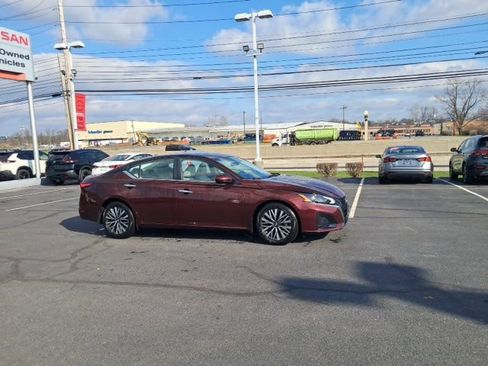 Certified 2023 Nissan Altima 2.5 SV w/ SV Premium Package image 3