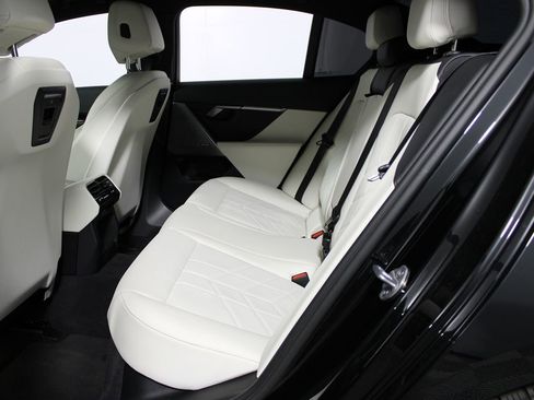 Used 2024 BMW 530i w/ M Sport Package image 37