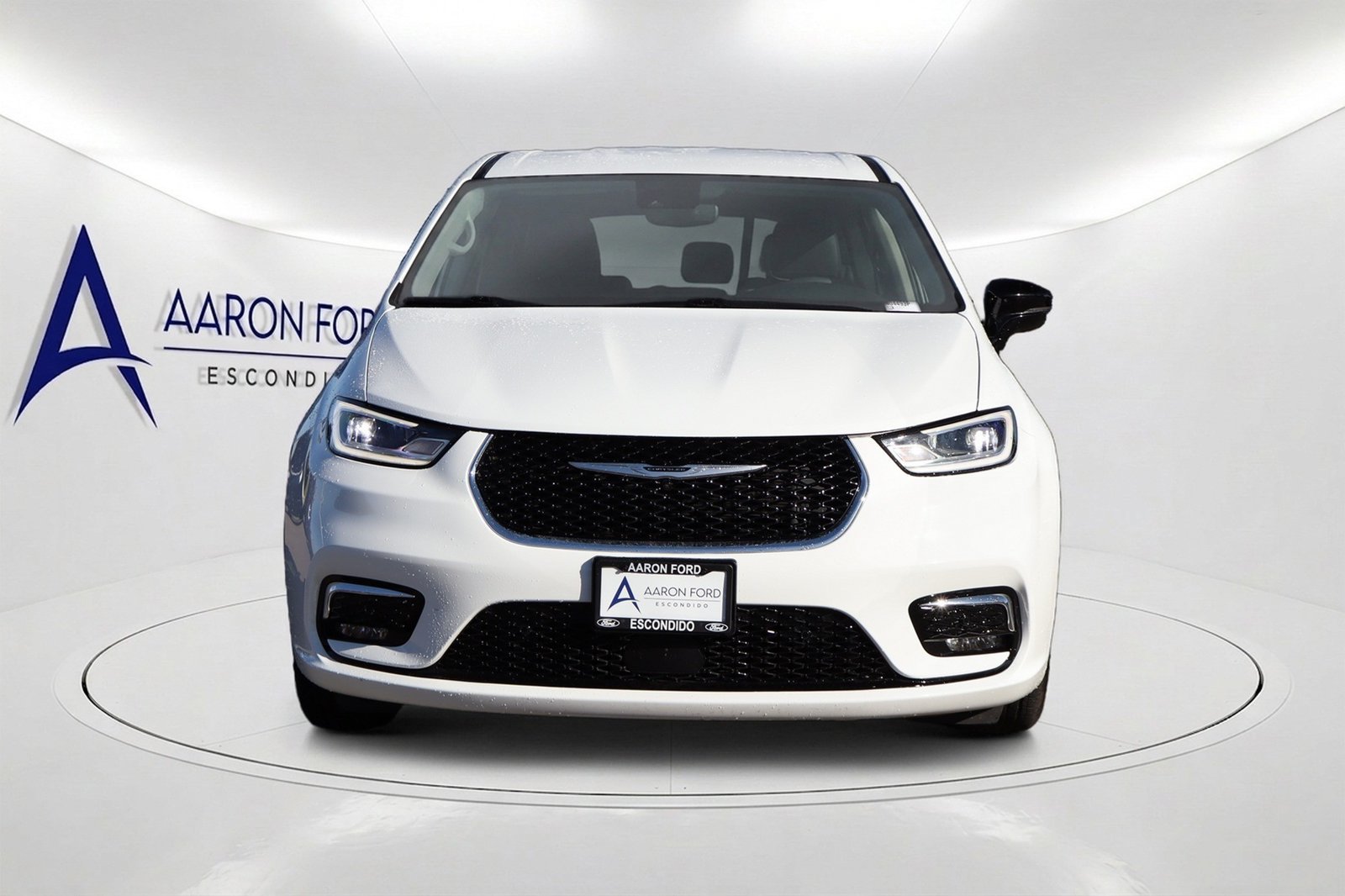 Used 2026 Chrysler Pacifica Select FWD image 2