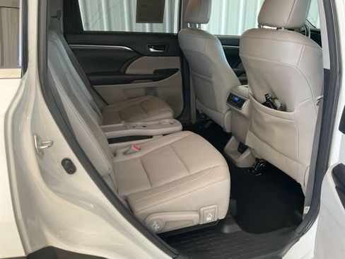 Used 2017 Toyota Highlander Limited FWD image 23