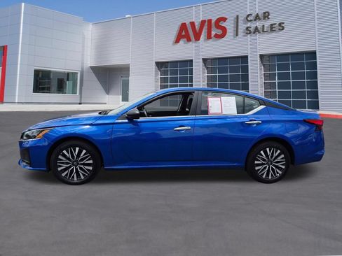 Used 2025 Nissan Altima 2.5 SV AWD/4WD image 10