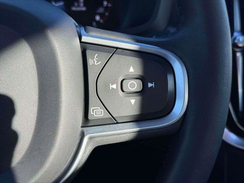 Used 2019 Volvo S60 T6 Momentum w/ Multimedia Package image 23